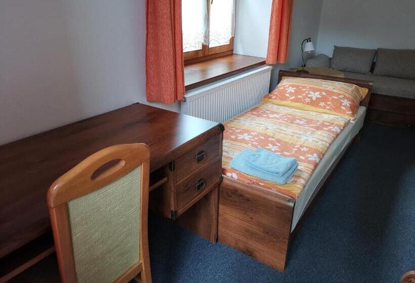 Номер Стандарт с Балконом, Penzion Pod Zámkem