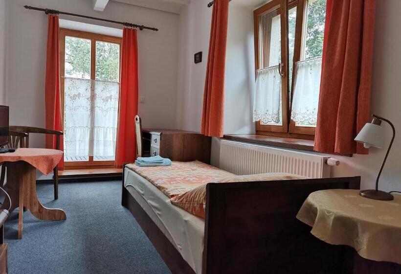 Номер Стандарт с Балконом, Penzion Pod Zámkem