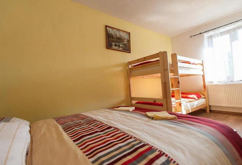 标准工作室, Ubytování Macků