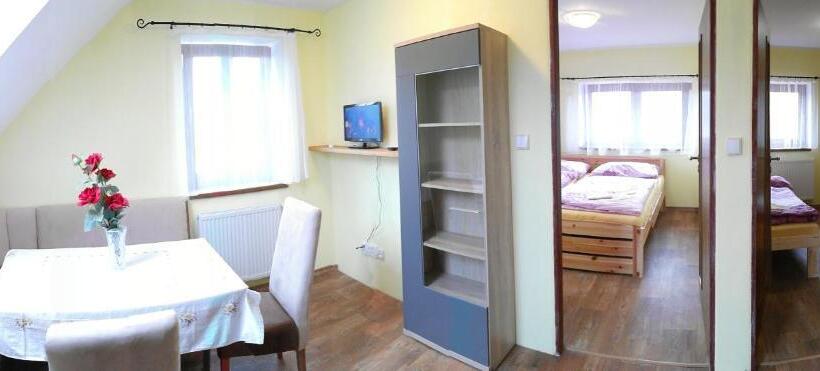 스탠다드 스튜디오, Ubytování Macků