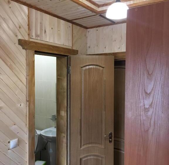 غرفة عائلية, Skarbivka