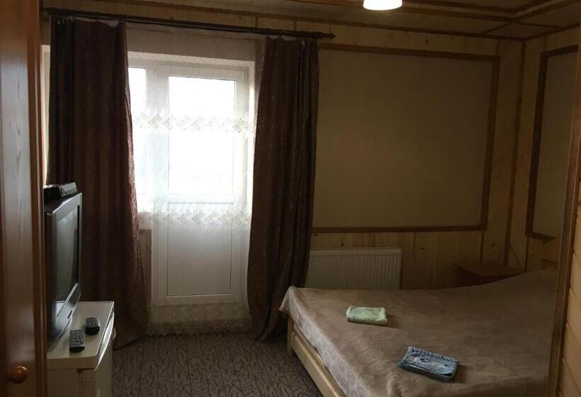 غرفة عائلية, Skarbivka