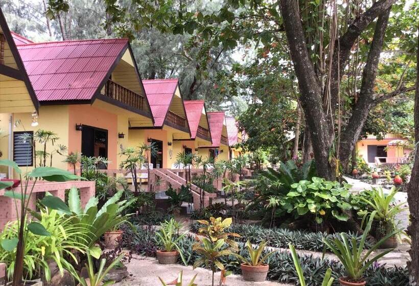 חדר משפחתי נוף לגינה, Andaman Beach Resort Koh Jum