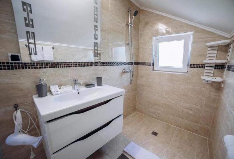 Семейный Номер, Avalon Hotel&pool