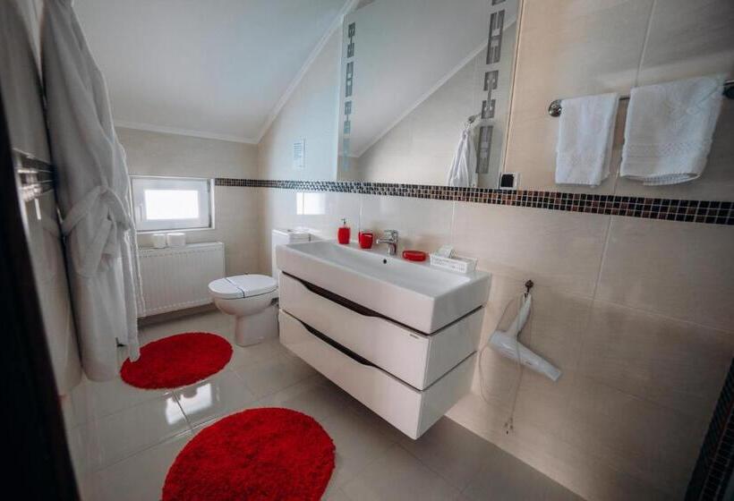 Номер Стандарт с Балконом, Avalon Hotel&pool