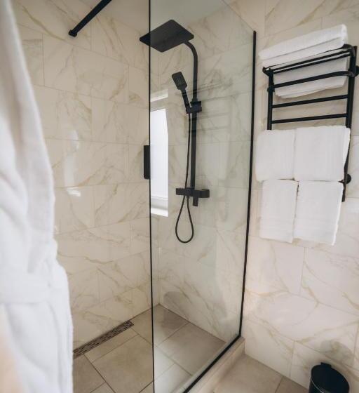 Семейный Номер, Avalon Hotel&pool