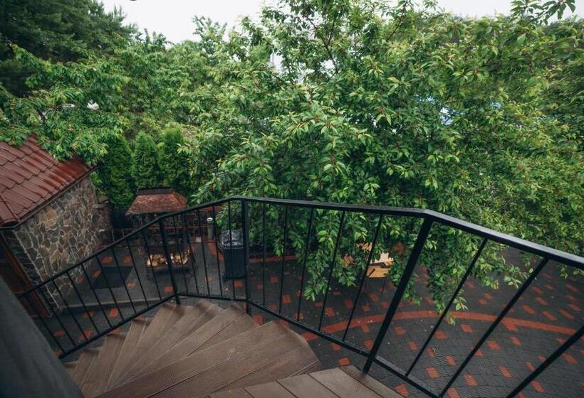 Номер Стандарт Вид на Бассейн, Avalon Hotel&pool