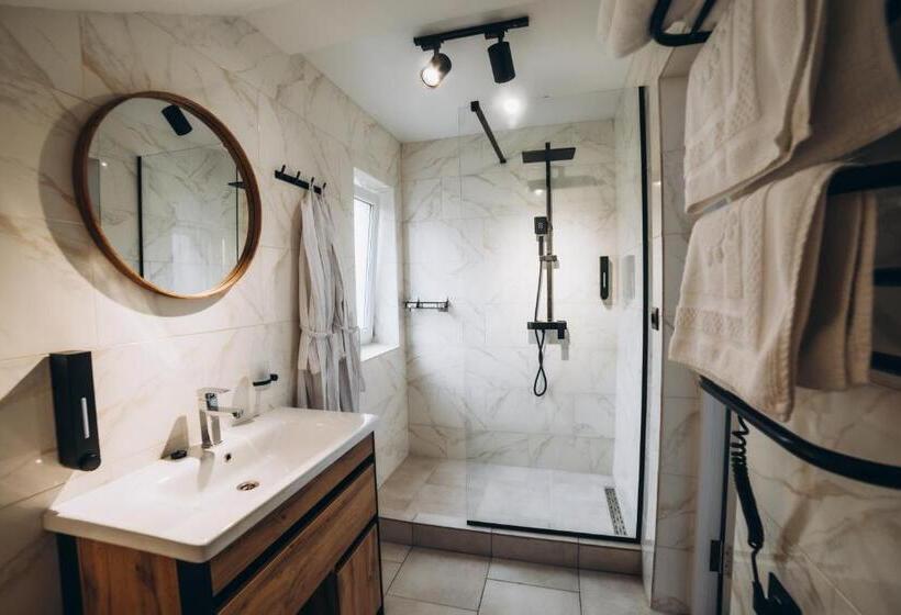 Люкс с Балконом, Avalon Hotel&pool