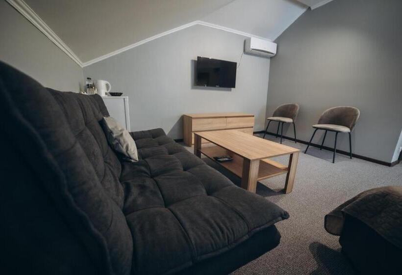 Номер Стандарт Вид на Бассейн, Avalon Hotel&pool