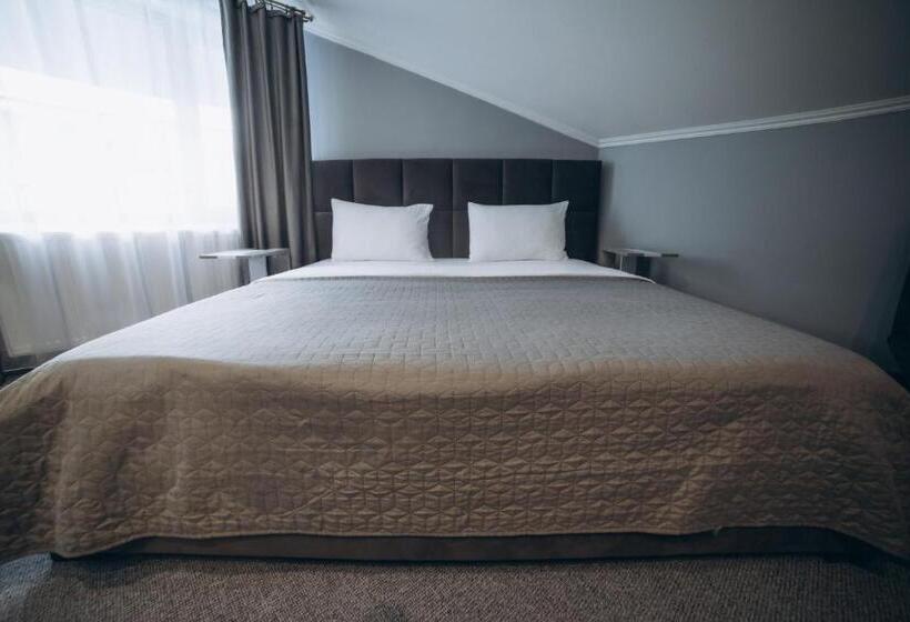 Номер Стандарт Вид на Бассейн, Avalon Hotel&pool