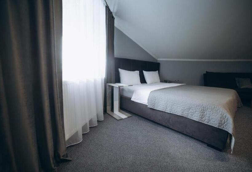 Номер Стандарт Вид на Бассейн, Avalon Hotel&pool