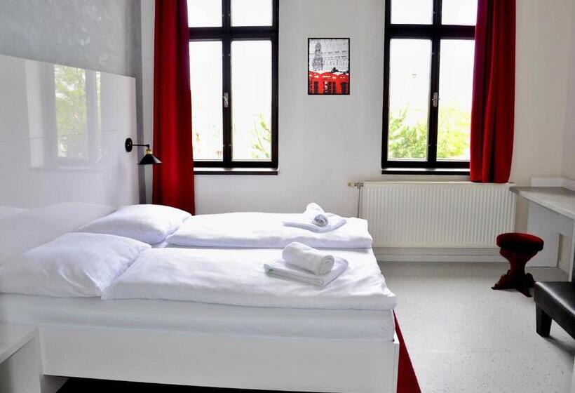 Standard Szoba, Drnholec