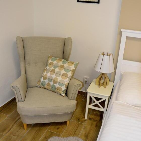 Standard Szoba, Drnholec