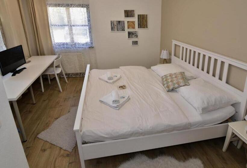 Economy Szoba, Drnholec