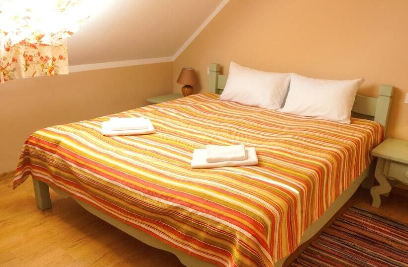 סוויטת ג'וניור נוף לאגם, Kryve Ozero