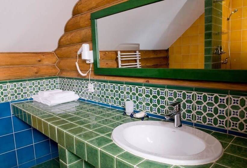 חדר אקונומי, Kryve Ozero