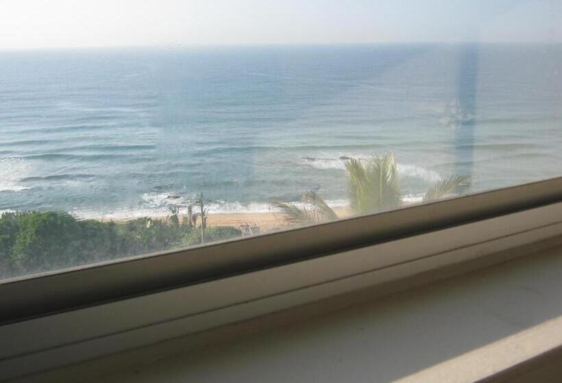 חדר בסיסי, La Mercy Beach