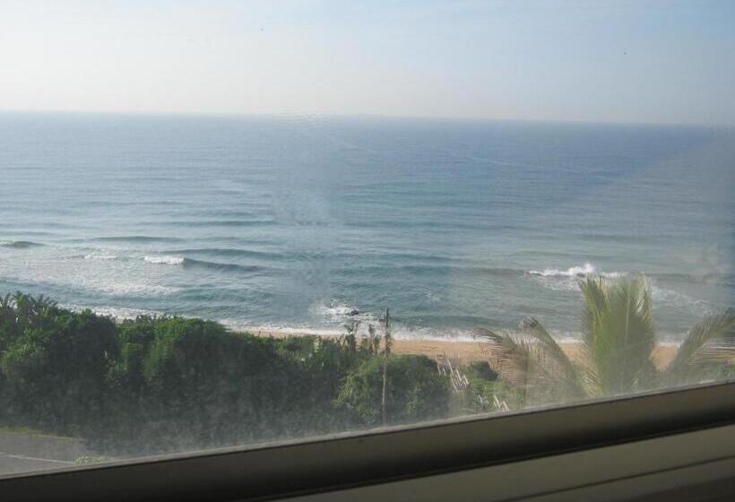 חדר משפחתי, La Mercy Beach