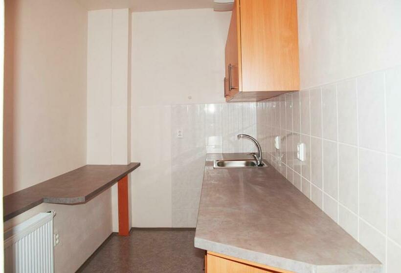 شقة غرفتين, Orličan