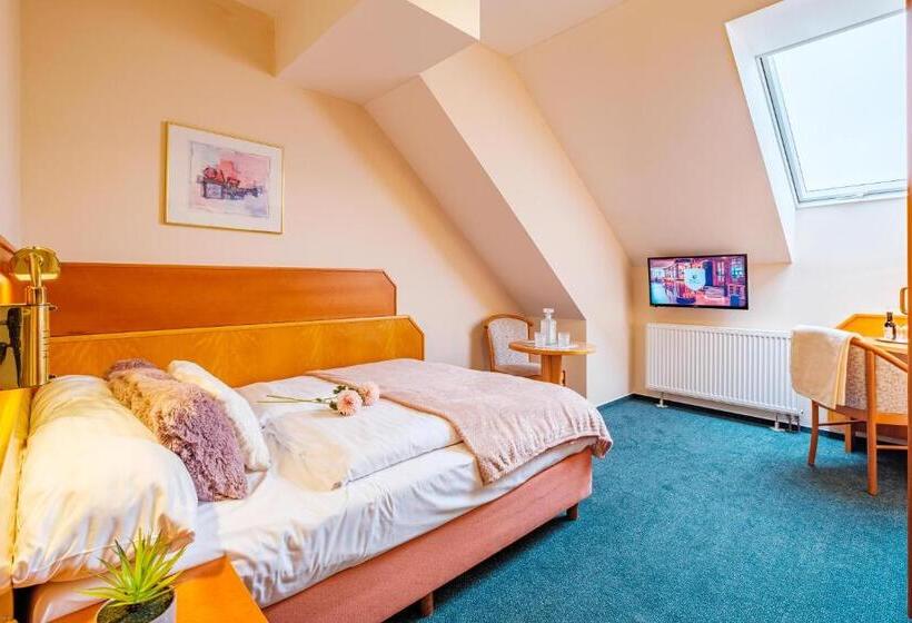 غرفة قياسية, Orličan