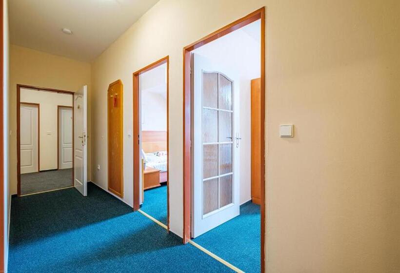 شقة غرفتين, Orličan