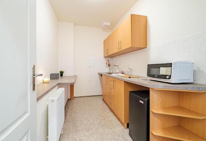 شقة غرفتين, Orličan