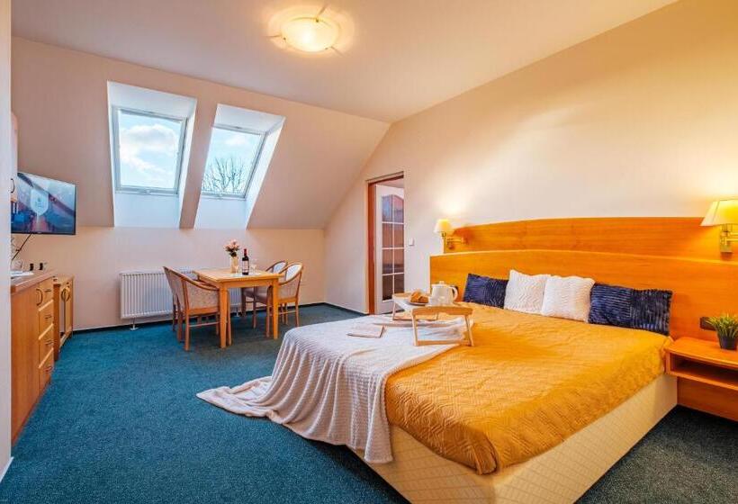 شقة غرفتين, Orličan