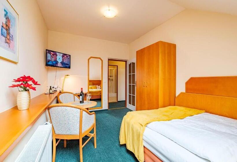 스탠다드 트리플 룸, Orličan