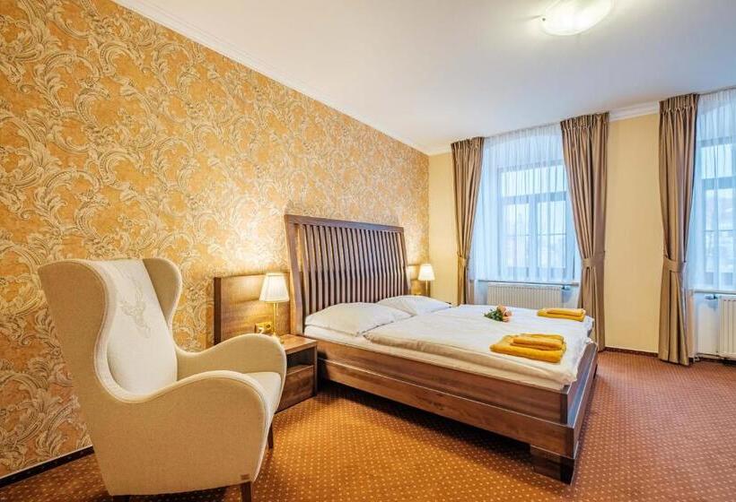 غرفة ديلوكس, Orličan