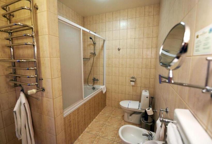 سوئیت با تخت بزرگ, Zoloto Karpat