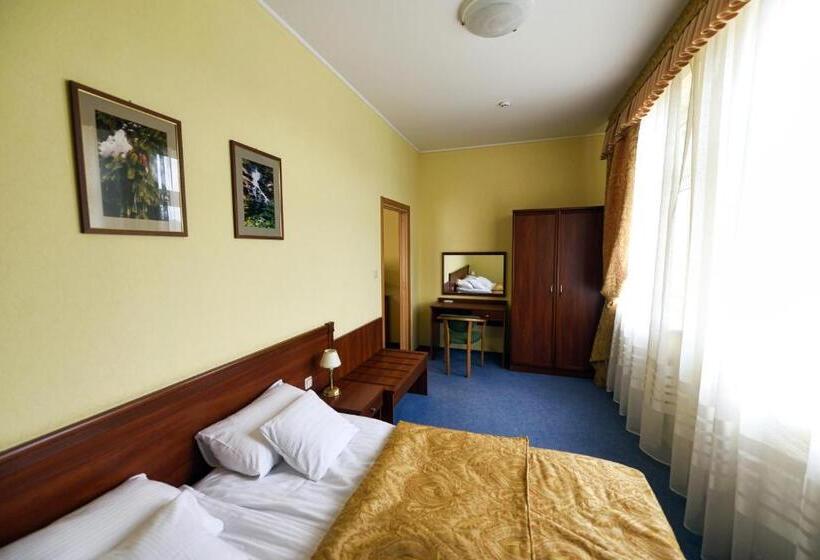 سوئیت با تخت بزرگ, Zoloto Karpat