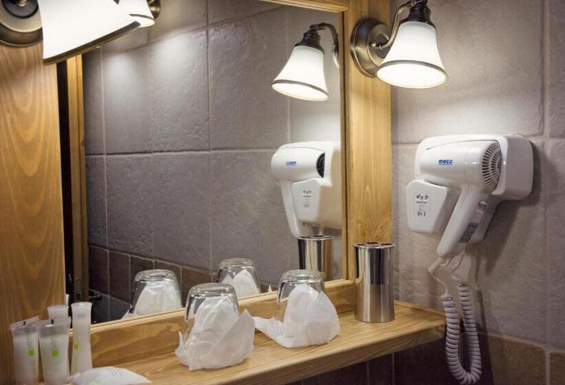 חדר סטנדרט לשלושה, Samedru