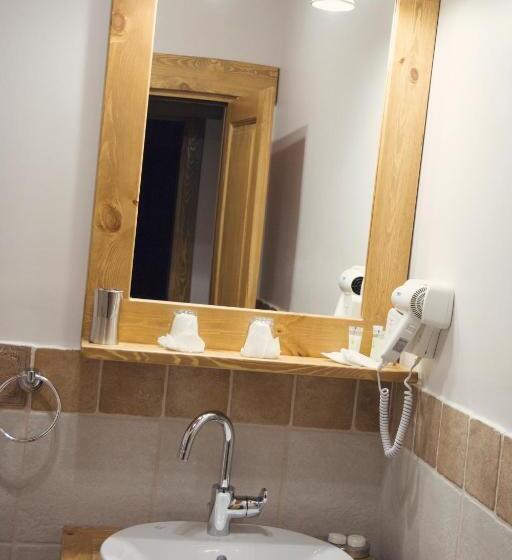 חדר סטנדרט לשלושה, Samedru