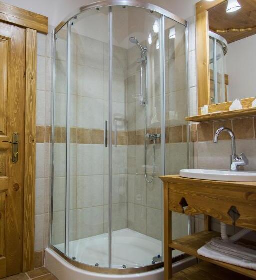 חדר סטנדרט לשלושה, Samedru