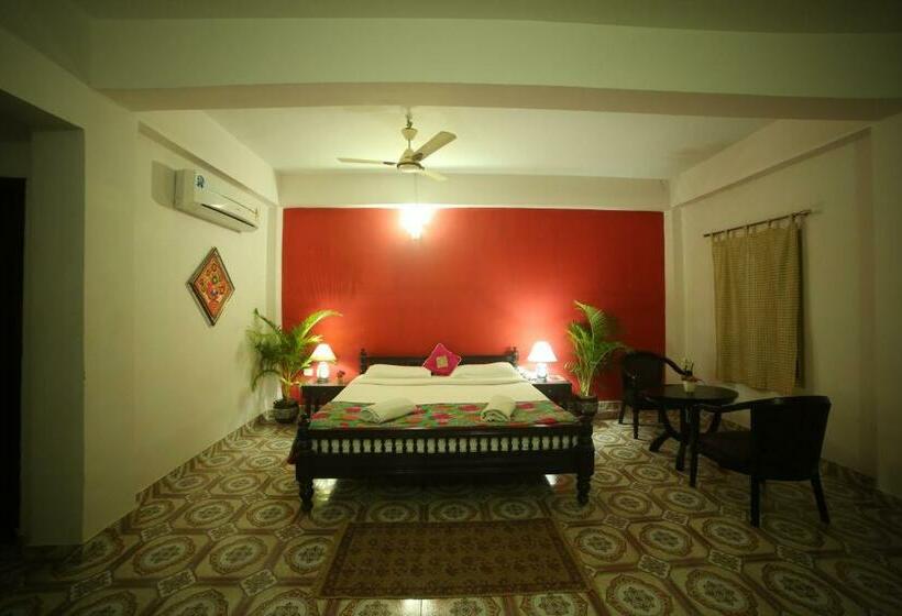 غرفة كلاسيكية, Sterling Palavelli Godavari