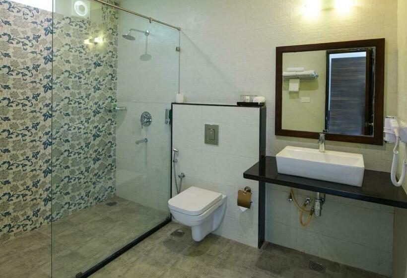 غرفة كلاسيكية, Sterling Palavelli Godavari