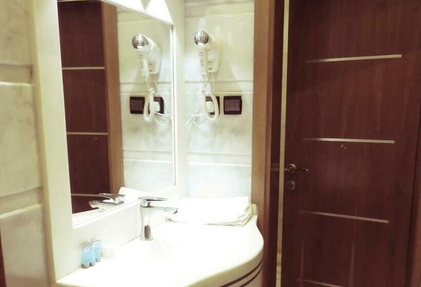 침실 2개 스위트, فندق فيفاء