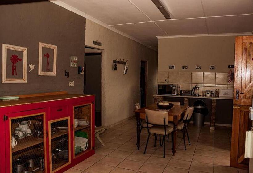 Дом 3 Спальни, Kalkfontein Guesthouse