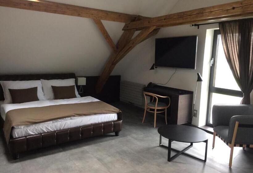 חדר דלוקס, Panství Dlouhá Lhota