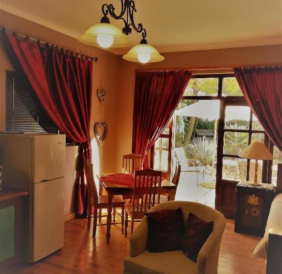 חדר דלוקס, Dekat Self Catering