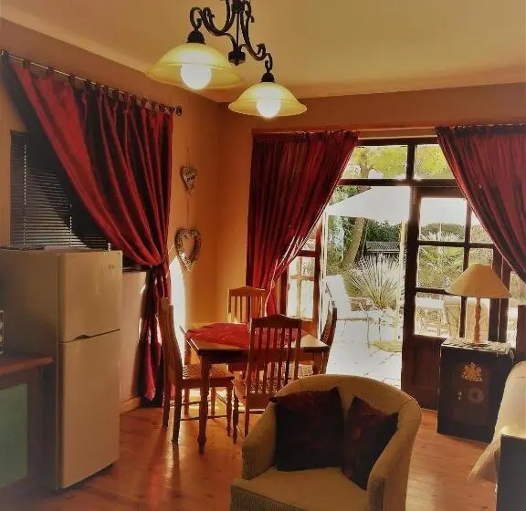 デラックスルーム, Dekat Self Catering