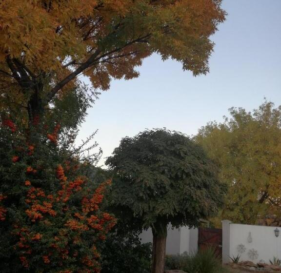 חדר סטנדרט לשלושה עם נוף לגינה, Dekat Self Catering