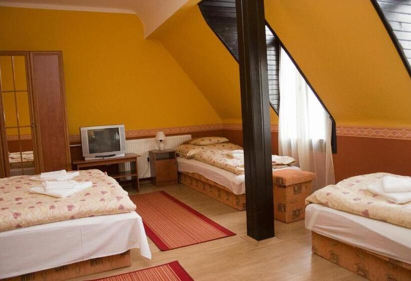 4인용 스탠다드 룸, Erdős Vendégház