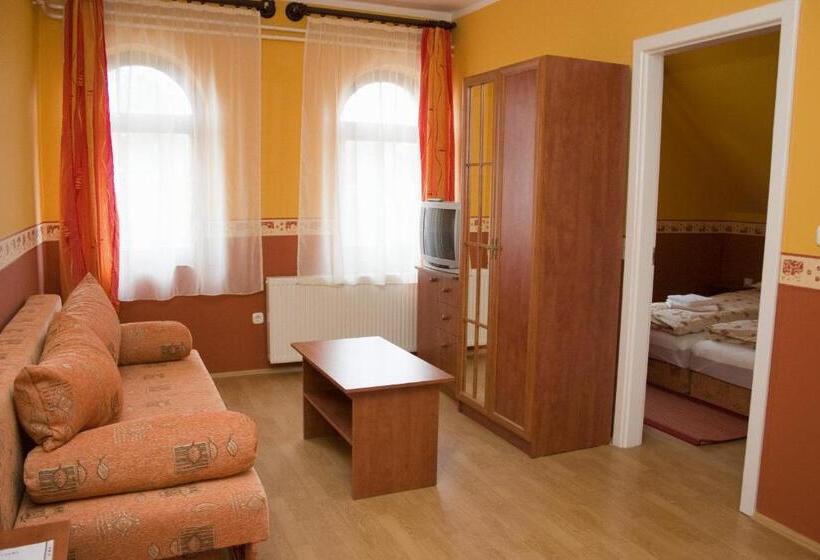 패밀리 룸, Erdős Vendégház