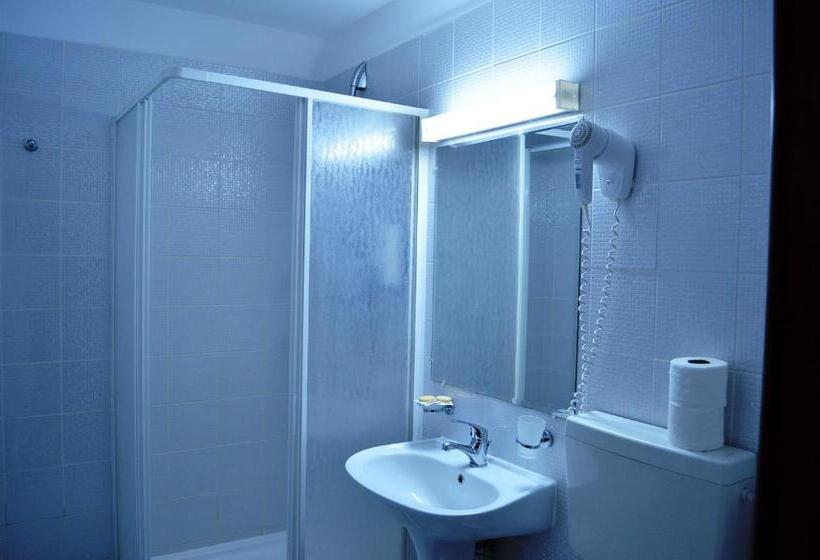 スタンダード4人部屋, Complex Turistic Darina Sancraiu De Mures