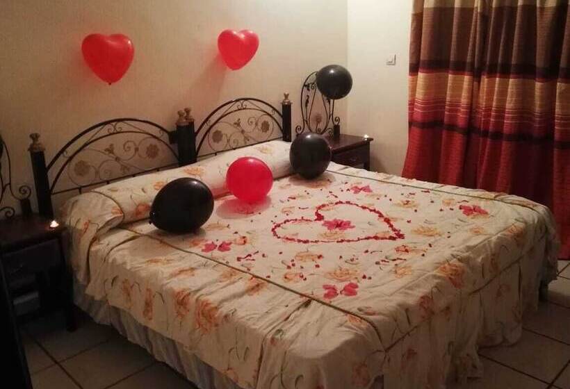 استودیو استاندارد با چشم‌انداز استخر, Résidence Nardina Golden