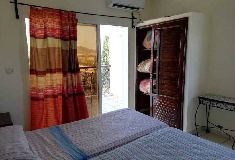 استودیو استاندارد با چشم‌انداز استخر, Résidence Nardina Golden