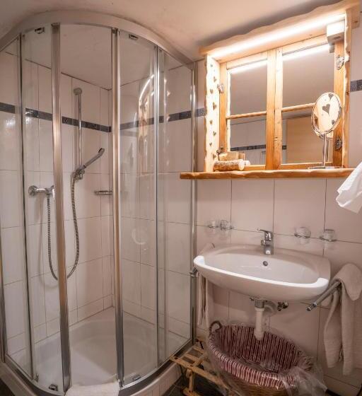 غرفة قياسية رباعية, Crusch Alba Sta Maria