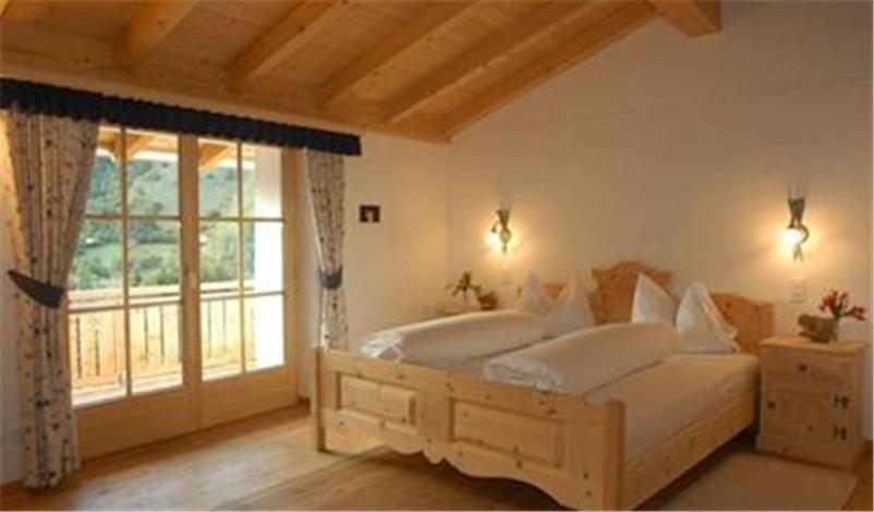 غرفة قياسية, Crusch Alba Sta Maria