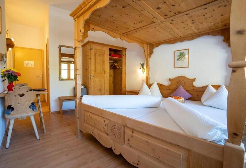 غرفة قياسية, Crusch Alba Sta Maria